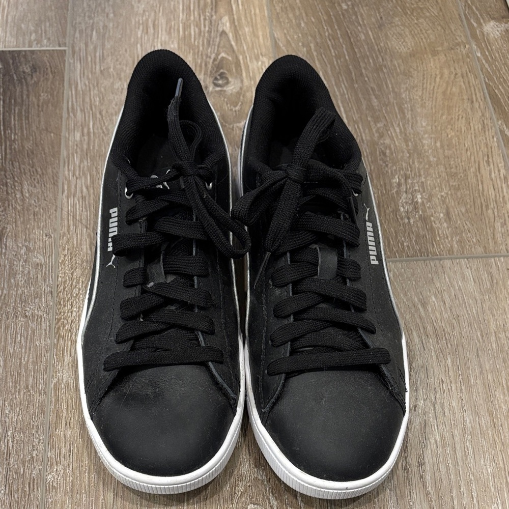 Puma Men's Black and White Sneakers